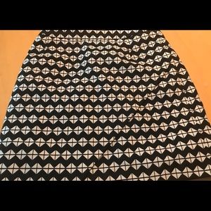 H & M black and white skirt